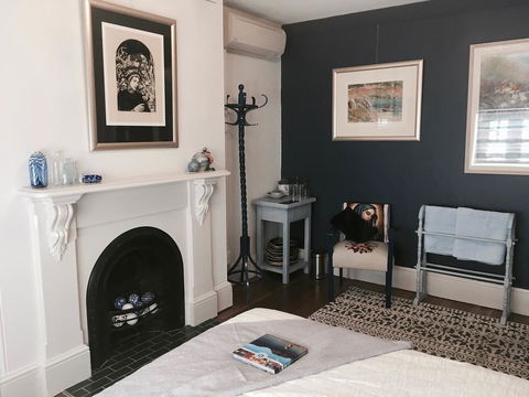 Assemblage Boutique Art B & B - Accommodation Redcliffe 2