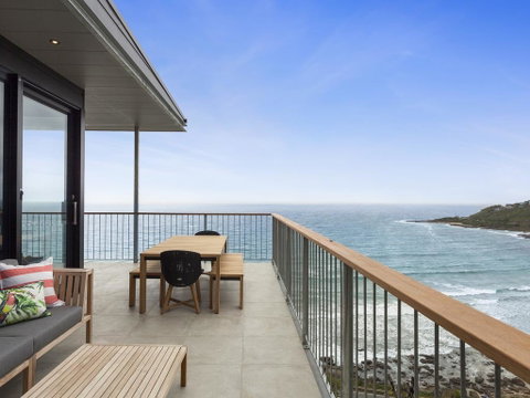 At Wye Eyrie With Arguably The Best Views In Town - Accommodation Redcliffe 2