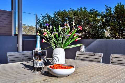 Aura Unit 10 - Shoal Bay - Accommodation Redcliffe 1