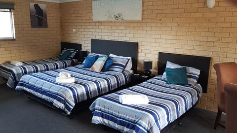 Avlon Gardens Motel - Accommodation Redcliffe 0