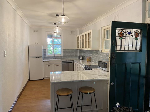 Avoca House - Circa 1900 Gorgeous Federation Home - Accommodation Redcliffe 2