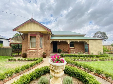 Avoca House - Circa 1900 Gorgeous Federation Home - Accommodation Redcliffe 0