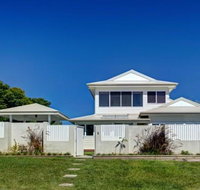 Away on Seaview Street - Accommodation Redcliffe