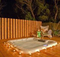 Azure Beach Retreat - Spa Luxury - Accommodation Redcliffe