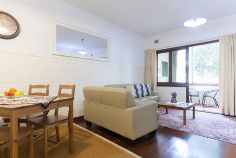 B2 Broadway Abode Close To Swan River, UWA & Hospitals - Accommodation Redcliffe 1
