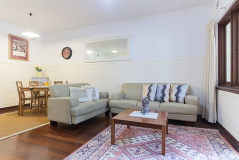 B2 Broadway Abode Close To Swan River, UWA & Hospitals - Accommodation Redcliffe 0