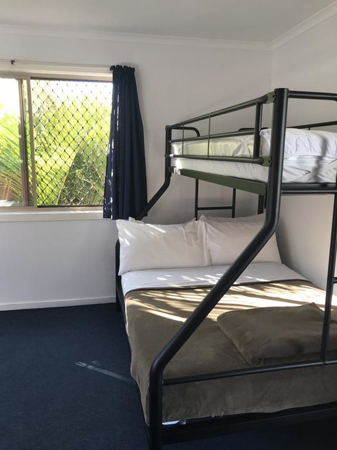 Backpackers Inn On The Beach - Accommodation Redcliffe 3