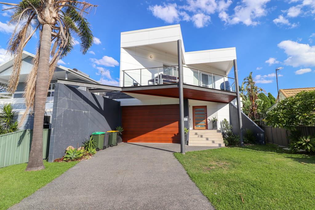 Blacksmiths NSW Accommodation Redcliffe