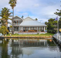 Bancroft Bay Frontage - Accommodation Redcliffe