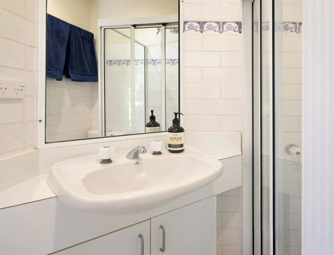 Banjo 33 - Accommodation Redcliffe 3