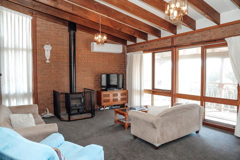 Banksia Beach House - Accommodation Redcliffe 1