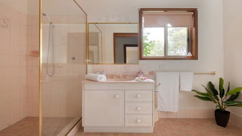Bannister 49 - Neptune's Way - Accommodation Redcliffe 2