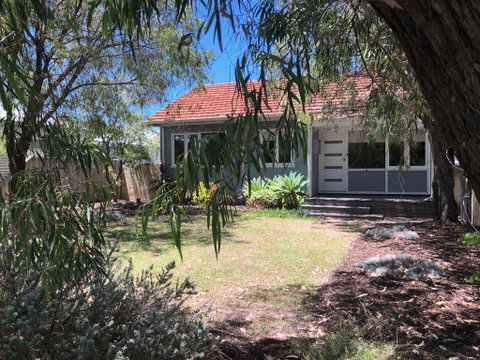 Barefoot Beach Cottage - Busselton - Accommodation Redcliffe 1