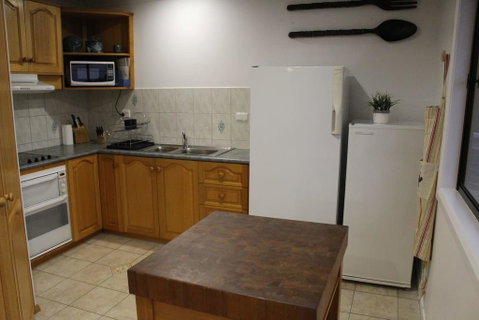 Barefoot Beach House - Accommodation Redcliffe 3