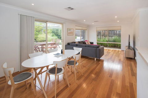 Barefoot Bungalow - Accommodation Redcliffe 3