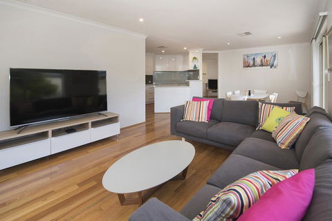 Barefoot Bungalow - Accommodation Redcliffe 1