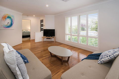 Barefoot Bungalow - Accommodation Redcliffe 2