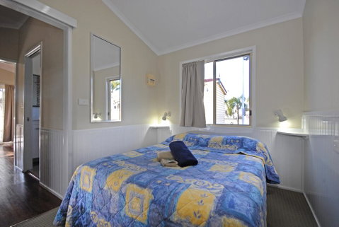 Barrack Point Holidays - Accommodation Redcliffe 2