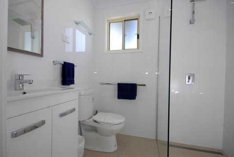 Barrack Point Holidays - Accommodation Redcliffe 3