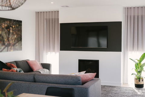 Basq Stays - Accommodation Redcliffe 0