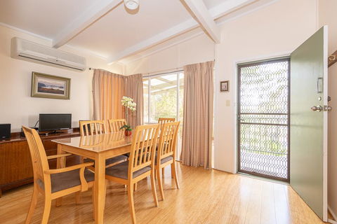 Batehaven Beach House - Accommodation Redcliffe 1