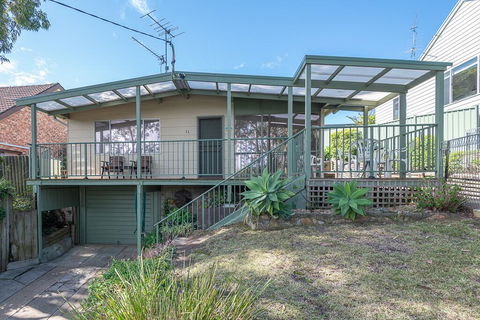 Batehaven Beach House - Accommodation Redcliffe 0