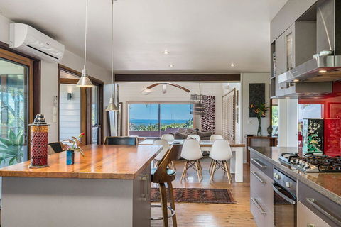 Bauhinia House - Accommodation Redcliffe 2