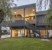 Bay View Retreat - Stunning Ocean Views and 300 metres To Beach - Accommodation Redcliffe