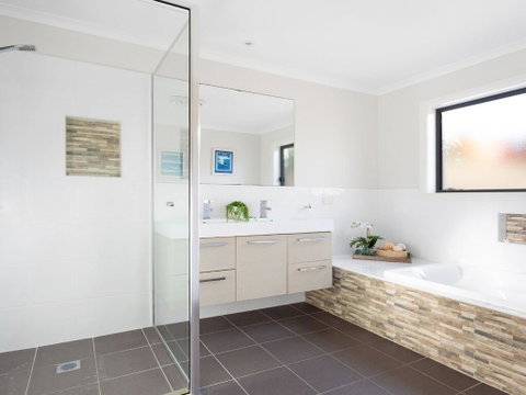 Beach 'Shac' On Parkway - Accommodation Redcliffe 2