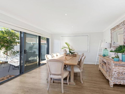 Beach 'Shac' On Parkway - Accommodation Redcliffe 3