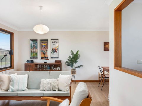 Beach Breeze - Accommodation Redcliffe 0