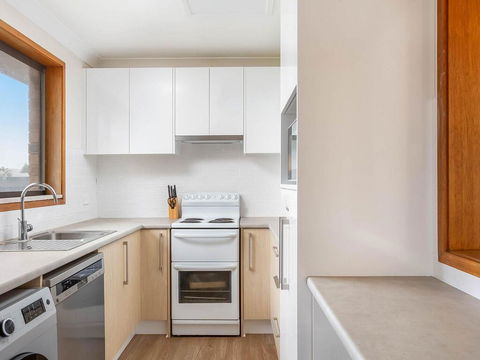 Beach Breeze - Accommodation Redcliffe 2