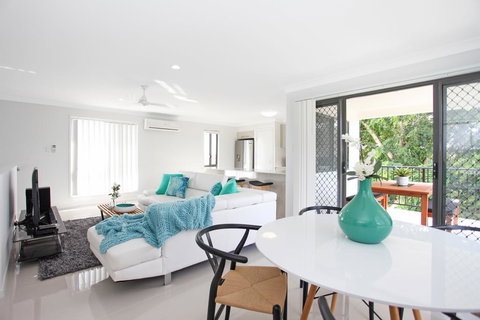Beach Breeze Holiday House - Accommodation Redcliffe 3