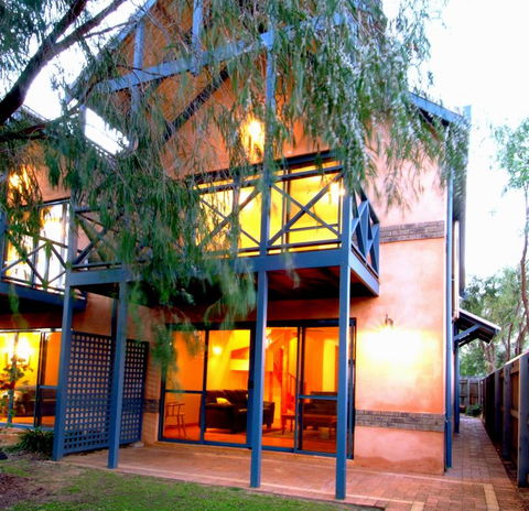 Beach Casa - Accommodation Redcliffe 0