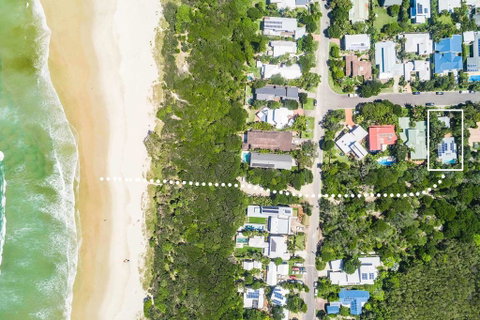Beach Chalet - Accommodation Redcliffe 2