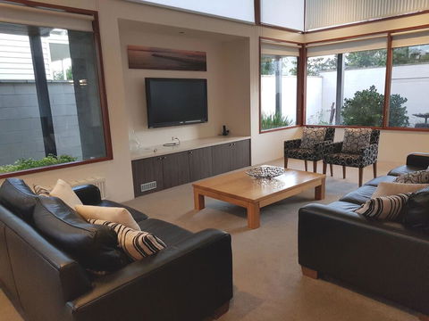 Beach Haven - Accommodation Redcliffe 2