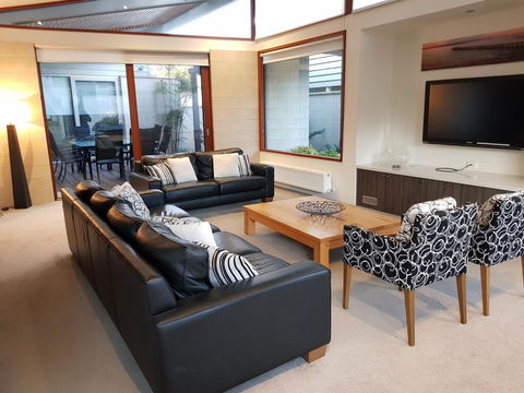 Beach Haven - Accommodation Redcliffe 0