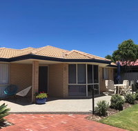 Beach House by the bay - Accommodation Redcliffe