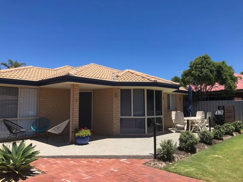 Beach House By The Bay - Accommodation Redcliffe 0