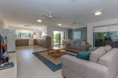 Beach House, Pacific Road, 1/20 - Accommodation Redcliffe 2