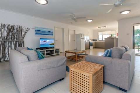 Beach House, Pacific Road, 1/20 - Accommodation Redcliffe 1