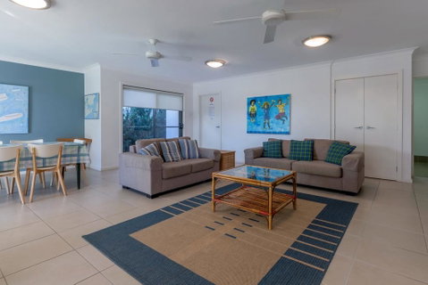 Beach House, Pacific Road, 1/20 - Accommodation Redcliffe 3