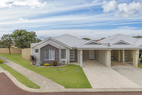 Beach Resort Chalet - Accommodation Redcliffe 2