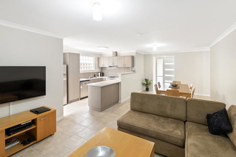 Beach Resort Chalet - Accommodation Redcliffe 0