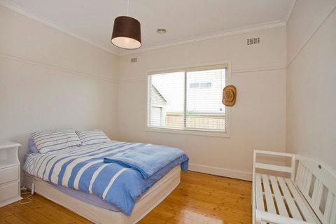 Beach Road Classic 40 - Accommodation Redcliffe 1