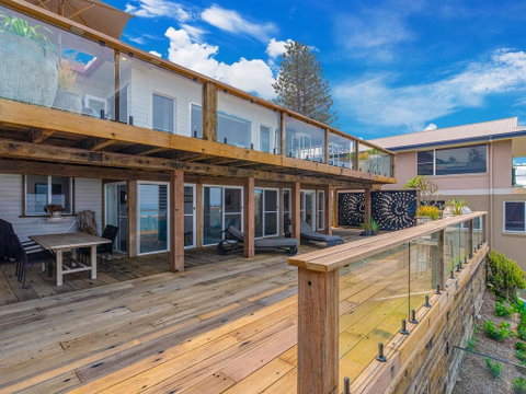 Beach Shack On Main Yamba Magnificent Views Photos Available Shortly Free WiFi - Accommodation Redcliffe 3