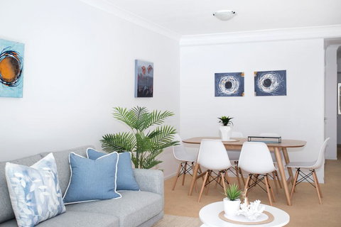 Beach Side Holiday Apartment - Accommodation Redcliffe 3