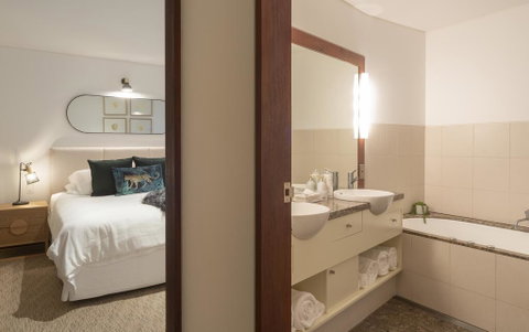 Beach Suites - Accommodation Redcliffe 1