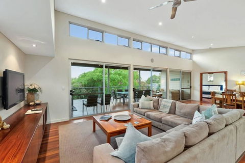 BeachBlu Holiday Home - Accommodation Redcliffe 1