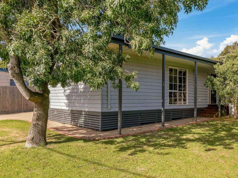 Beachcomber Bliss - Accommodation Redcliffe 0